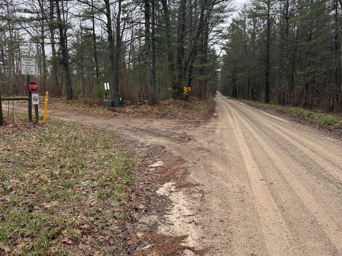 Lynn Lake Road photo 3