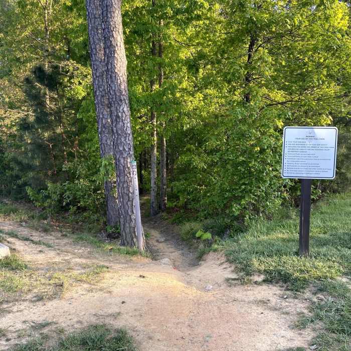 Entrance to Wildwind Trail from Wildwind Dr Near Copperhead Out-and-Back