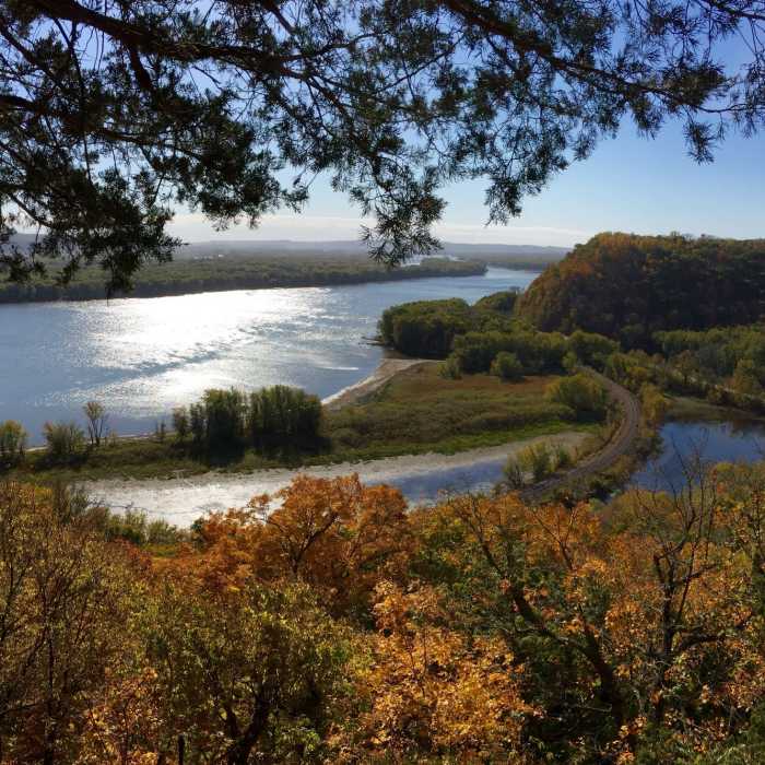Near Effigy Mounds North Unit - Hanging Rock