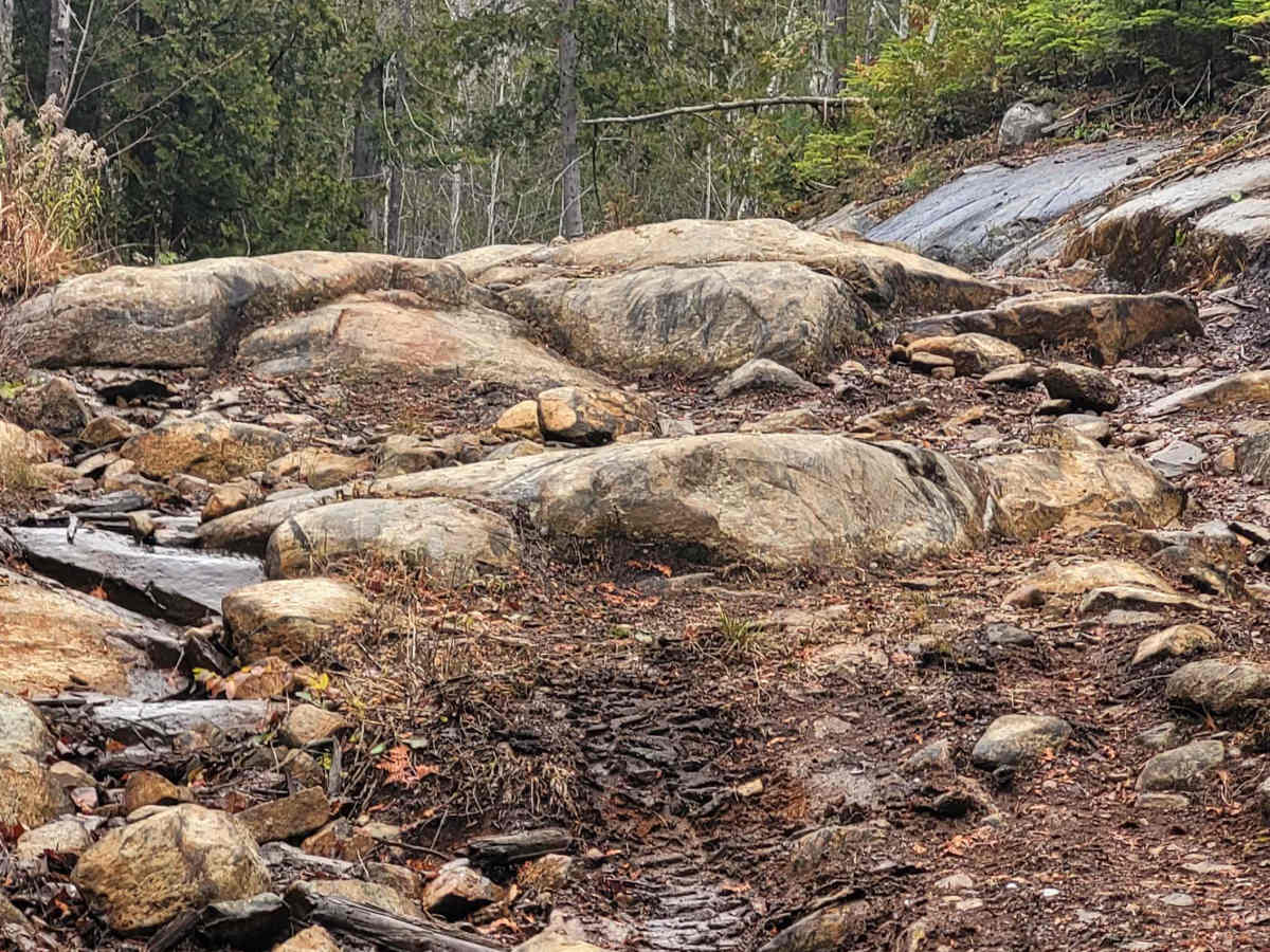 Sommet Ouareau West trail photo