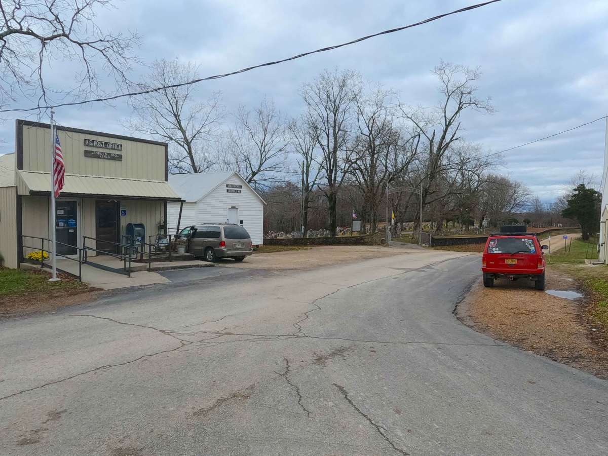 Leopold Road - BCR 402 photo 2