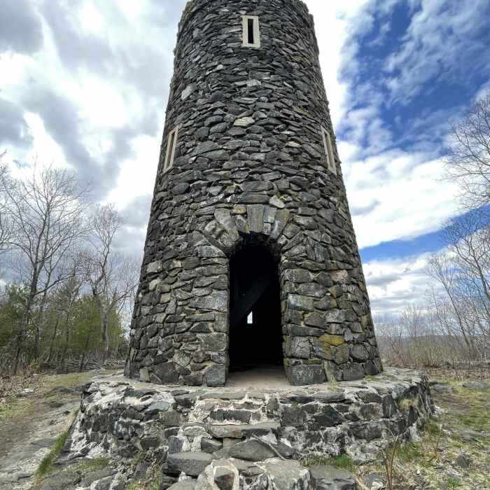 Near Mount Tom Trail (Yellow)