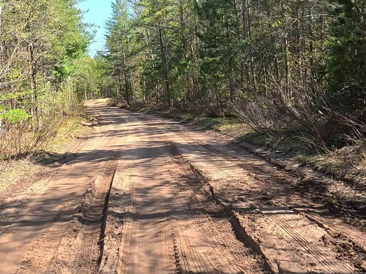 North Laurie Lakes Road / North Preachers Road   photo 4