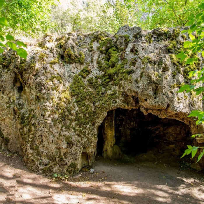 Near Hobbit Caves and Right Hand Fork Waterfall