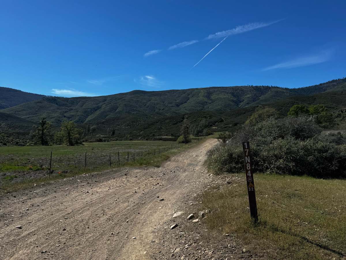 Letts Ridge Trailhead Entrance trail photo