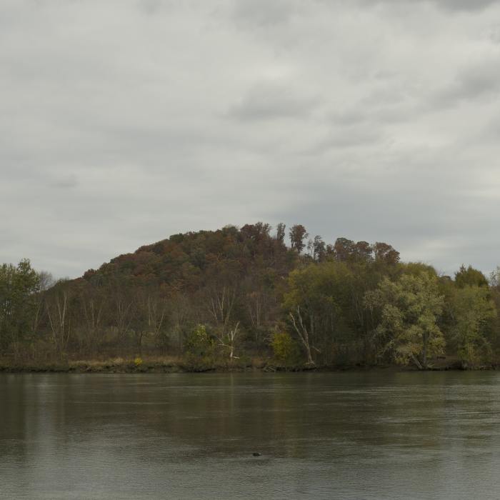 In the Fall, the leaves on the surrounding hills and mountains are lit up in yellows, reds, and oranges. Near Island Loop Trail