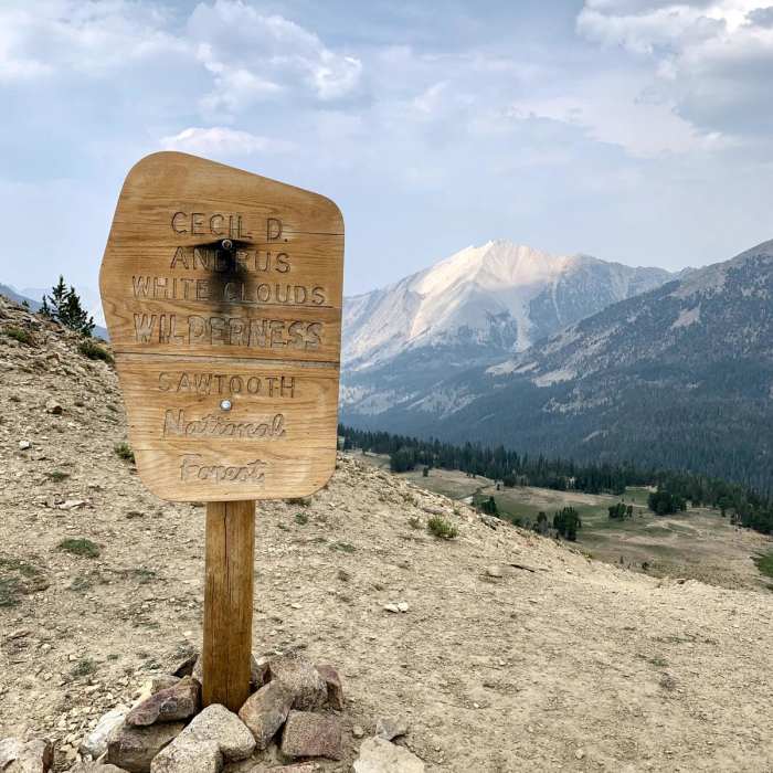 Near Fourth of July Trailhead to Quiet Lake