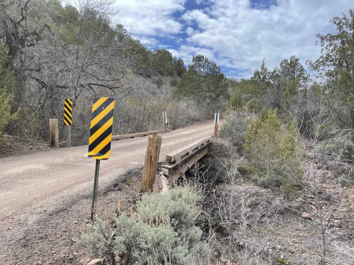 Lower Enterprise Lakes / Veyo Road photo 4