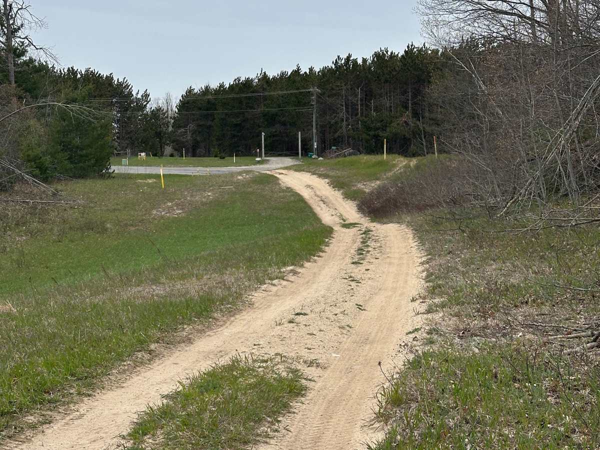 Pipeline Track trail photo
