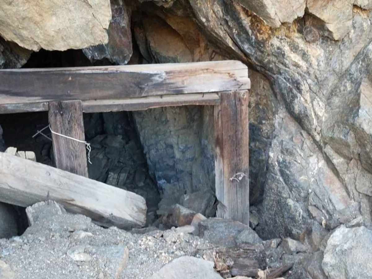 Silver Leaf Mine Road photo 2