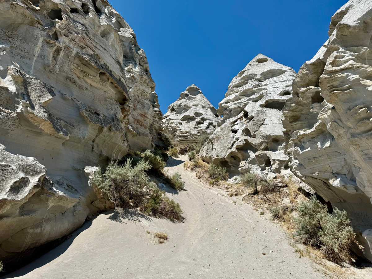 Teepee Rocks trail photo