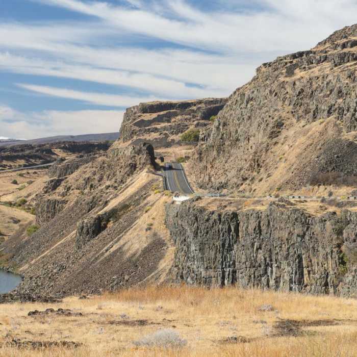 Near Horsethief Butte Hike + Rock Climbing Area