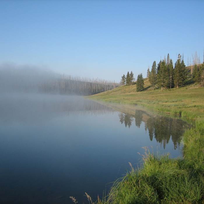 Morning breaks over Cascade Lake. Near Observation Peak Trail