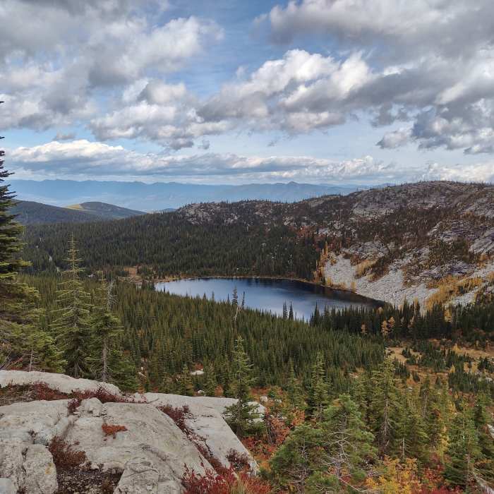 Near Roman Nose Lakes Hike
