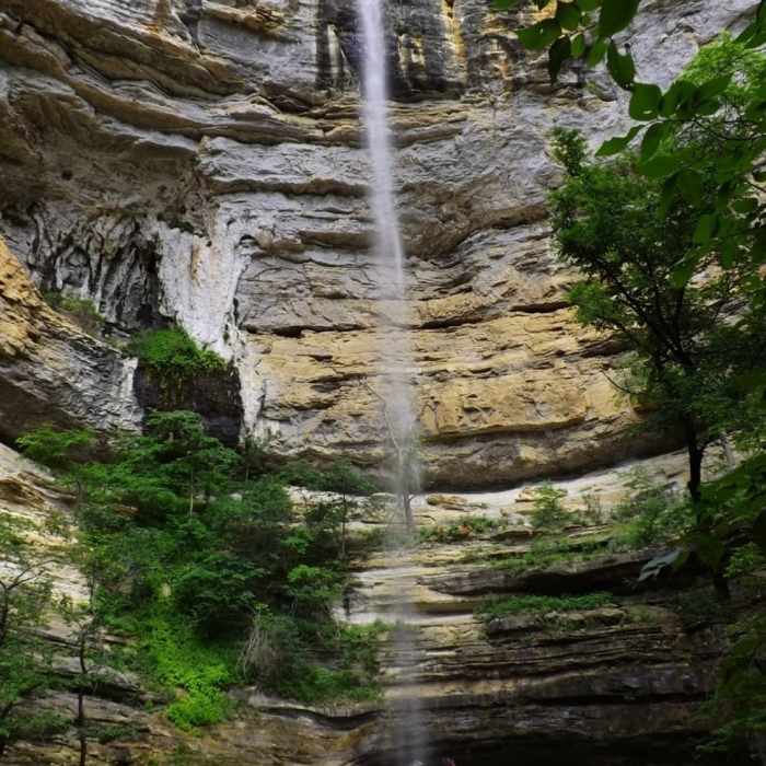 Near Hemmed-in Hollow Trail