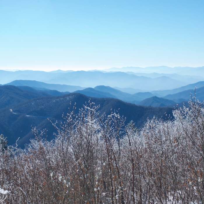 Looking out over the Smokies on the North Carolina side of the AT. Near Charlies Bunion via Kephart Loop
