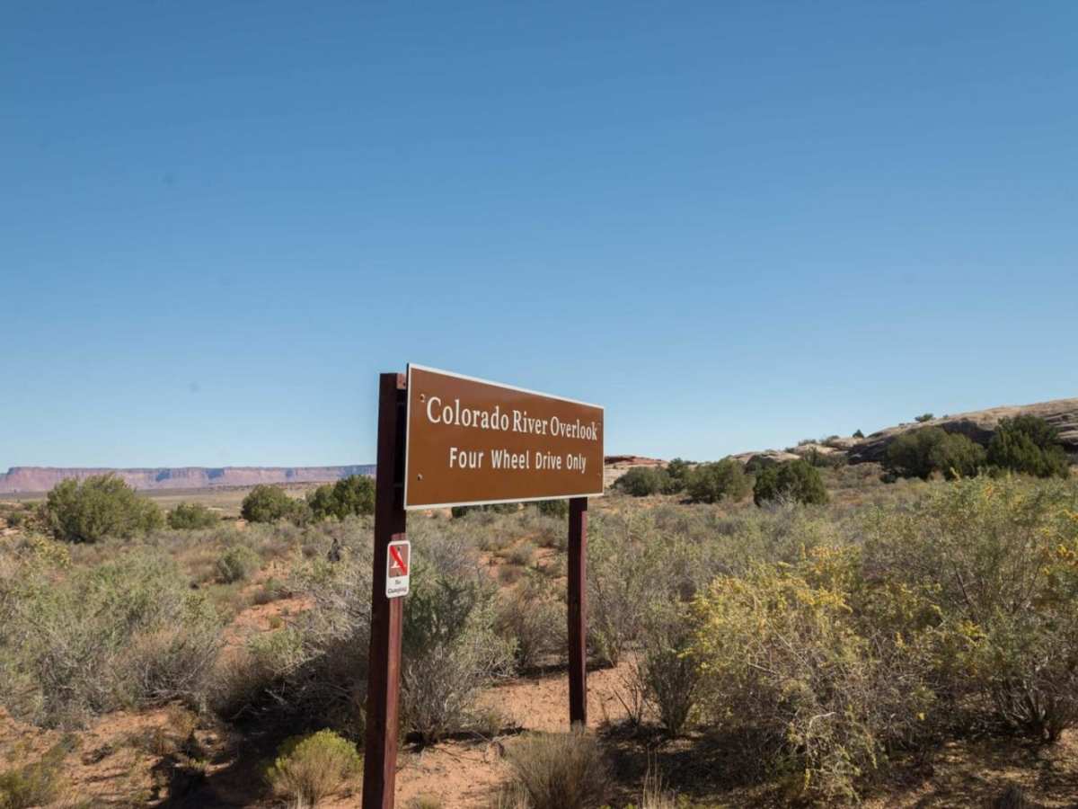 Colorado River Overlook trail photo