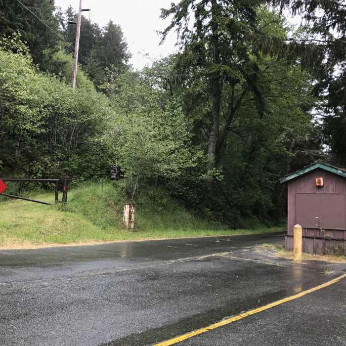 This is the entrance to Hamilton Road with the Rellim Ridge Trail gate on the left. Near Rellim Ridge Trail