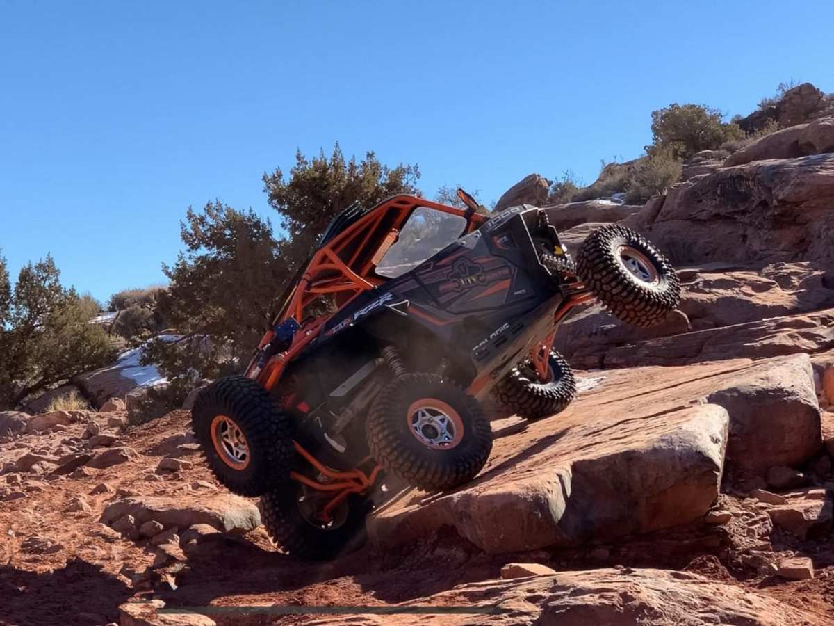 Cliff Hanger photo 4