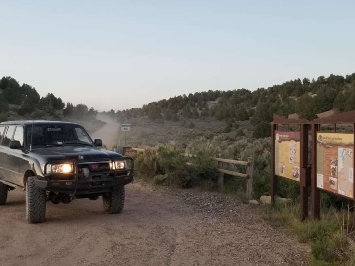 Skutumpah Road trail photo