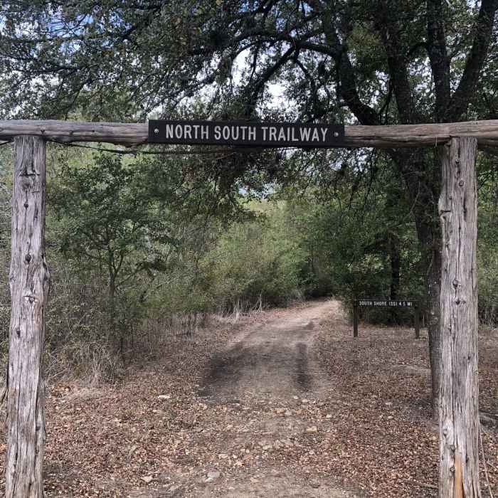 TrailHead of North South Trail Near Buzzard Point Trail
