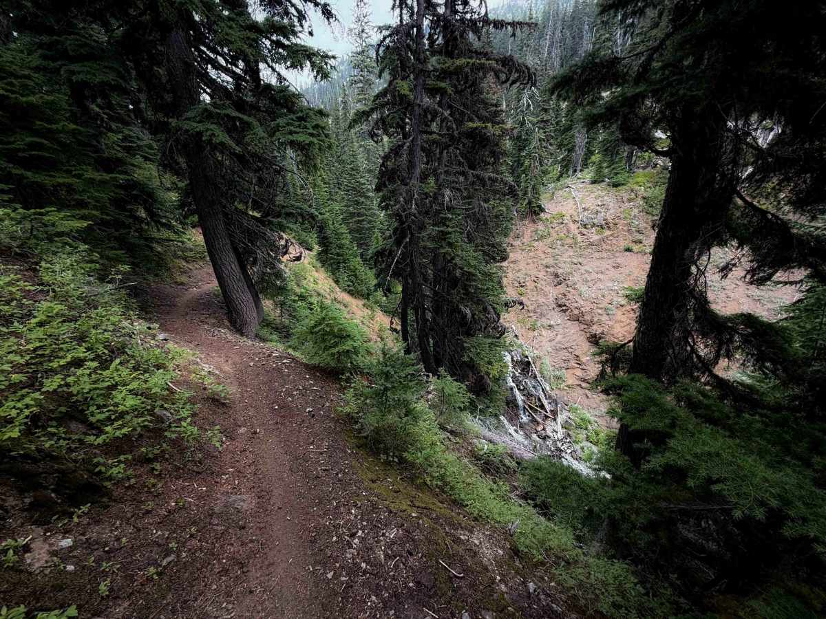 Boulder De Roux (East)  trail photo