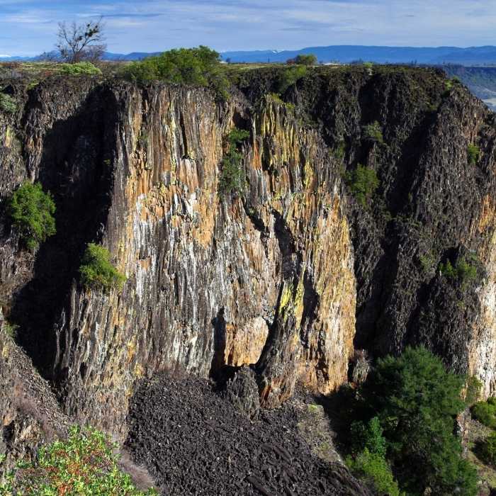Near Lower Table Rock