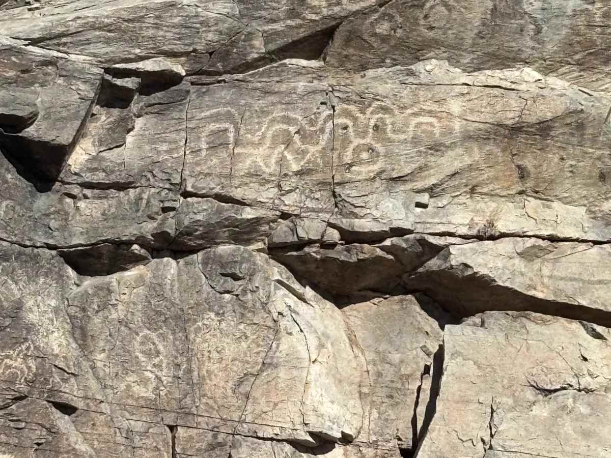 Petroglyph Access photo 5