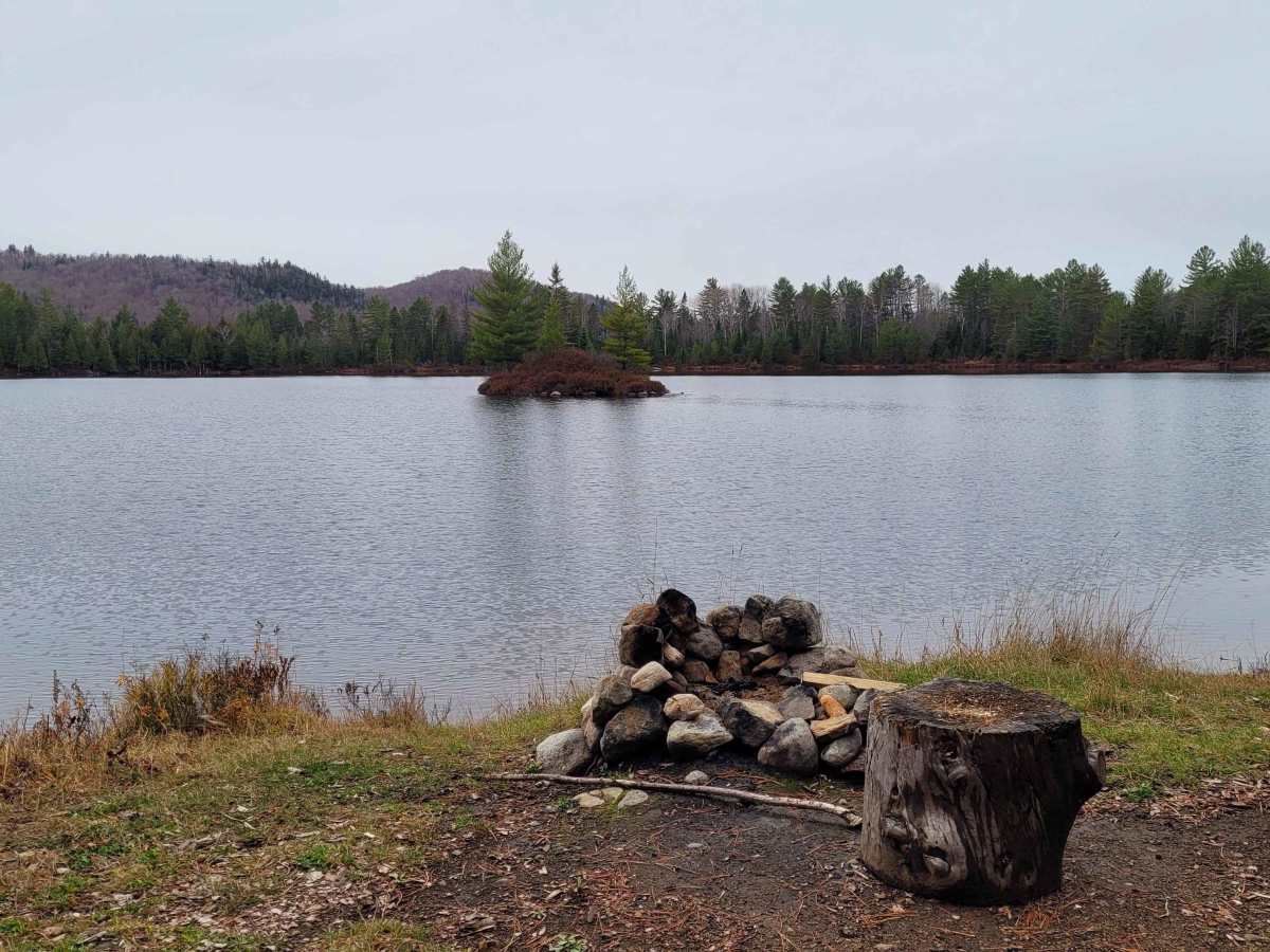 Lac des Pins Rouge photo 2