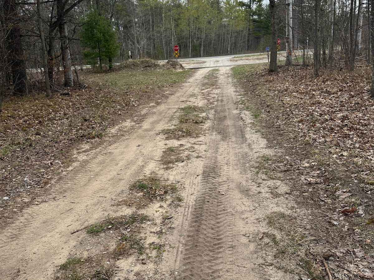 9996052 trail photo