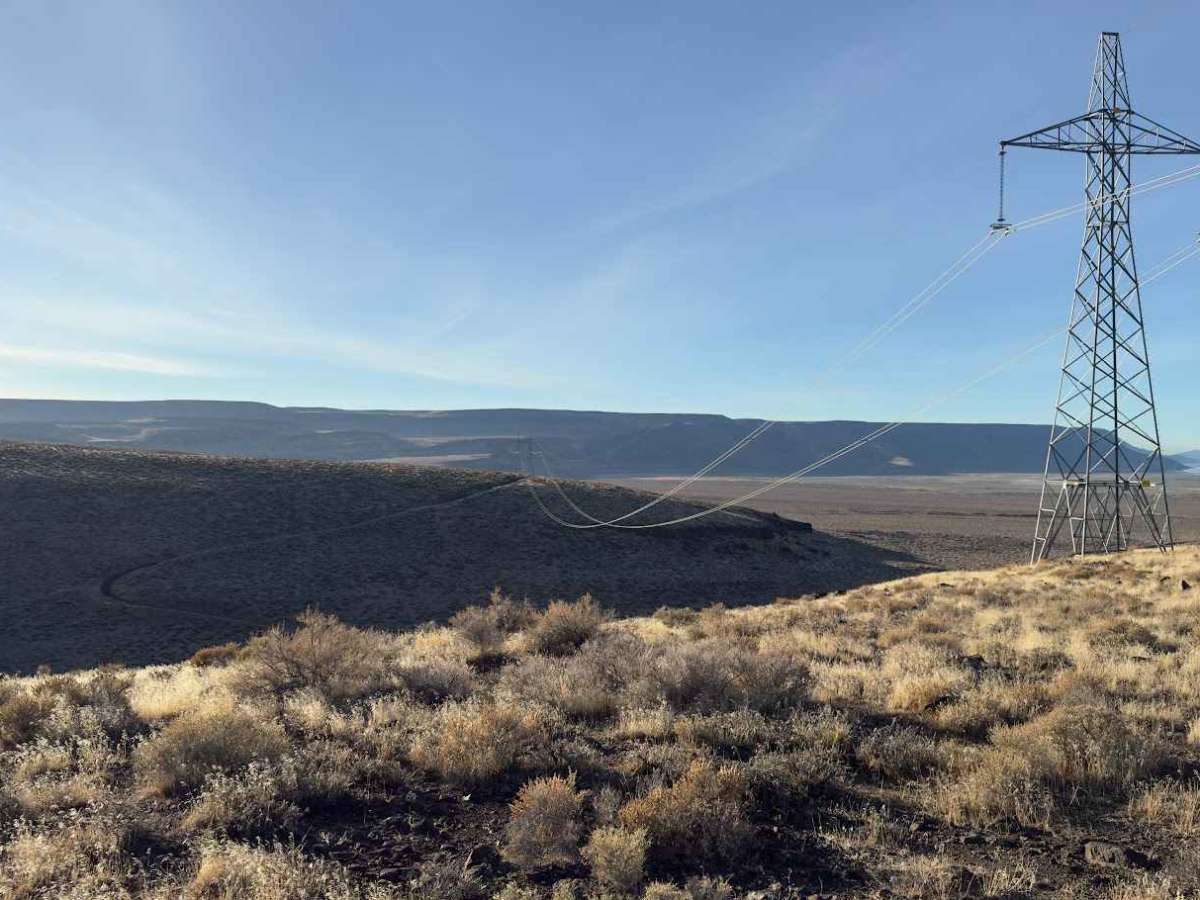 Christmas Lake Valley and Fossil Lake trail photo
