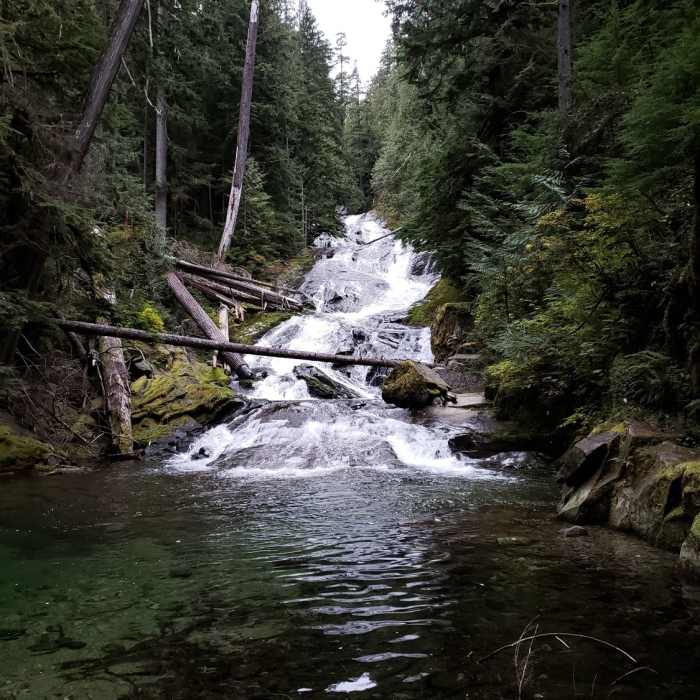Near Chenuis Falls