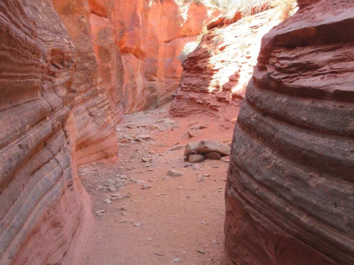 Peek-A-Boo Slot Canyon Loop trail photo