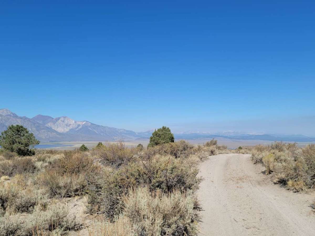 3S151 Crowley Lake Trail photo 2