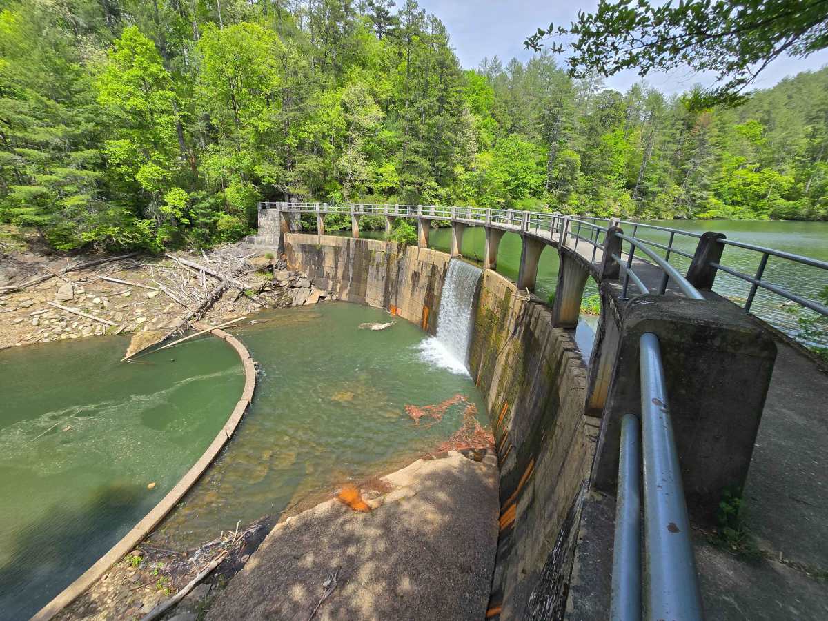 Little Dam Road trail photo