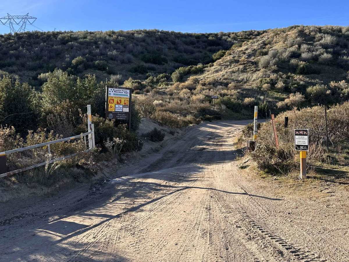 Summit Staging Entry trail photo