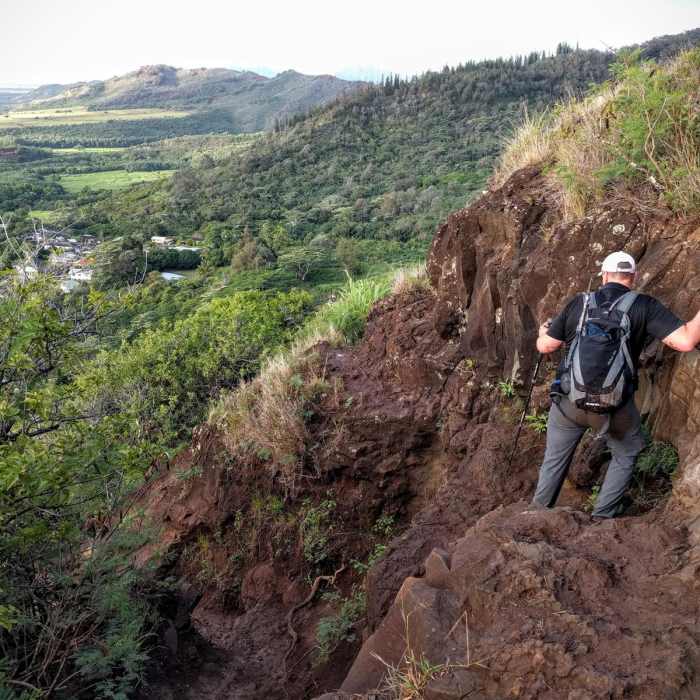 Near Nounou Mountain via the East Ridge