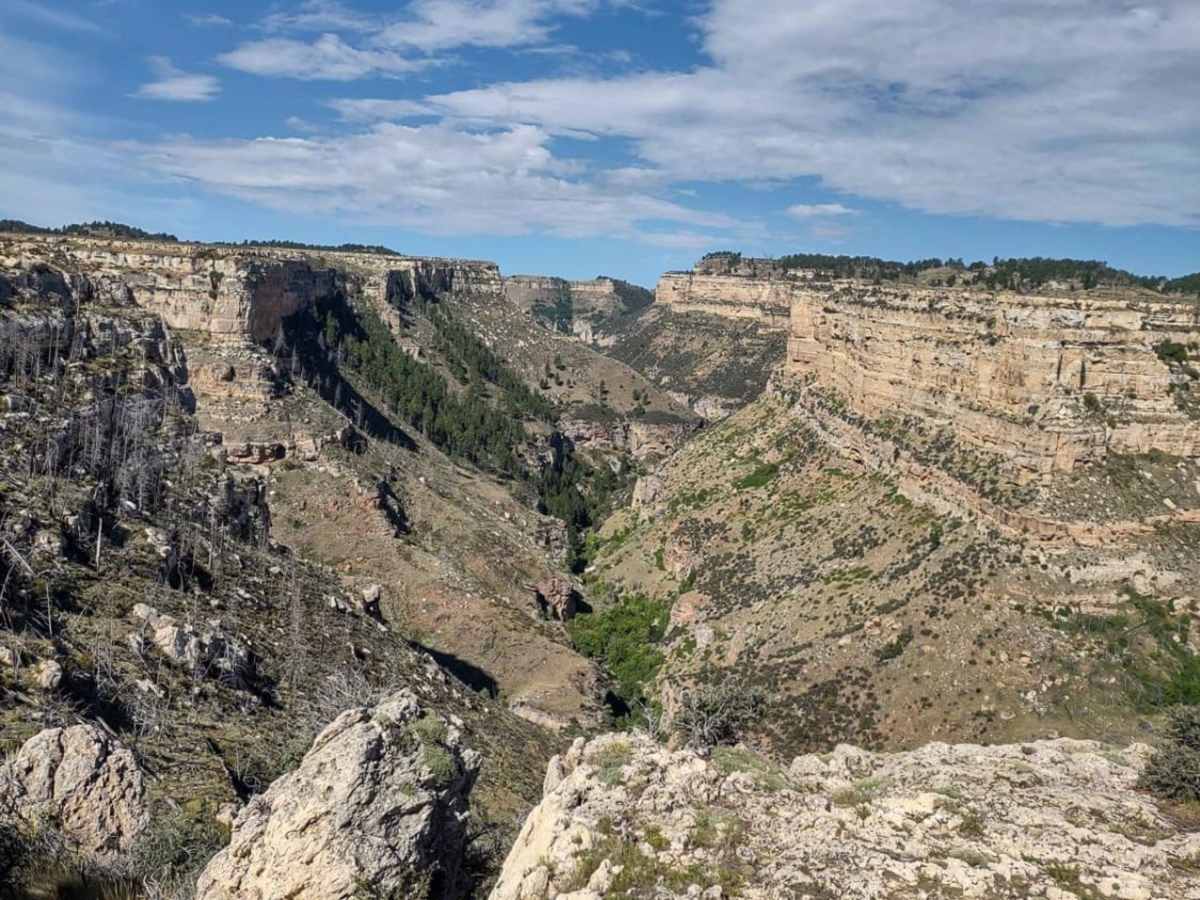 Outlaw Cave trail photo