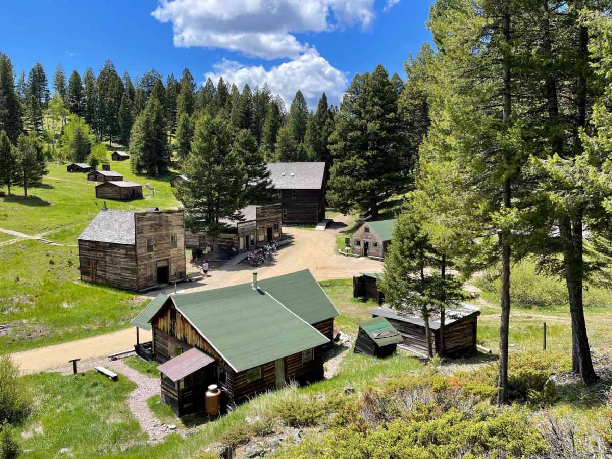 Garnet Ghost Town trail photo