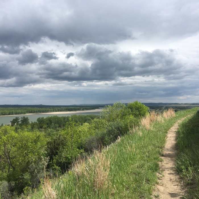 Little Soldier Loop Trail follows right along the Missouri River. Near Hills and Views Loop