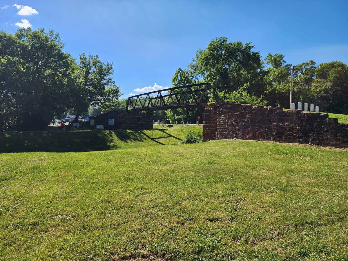 Whites Ferry trail photo