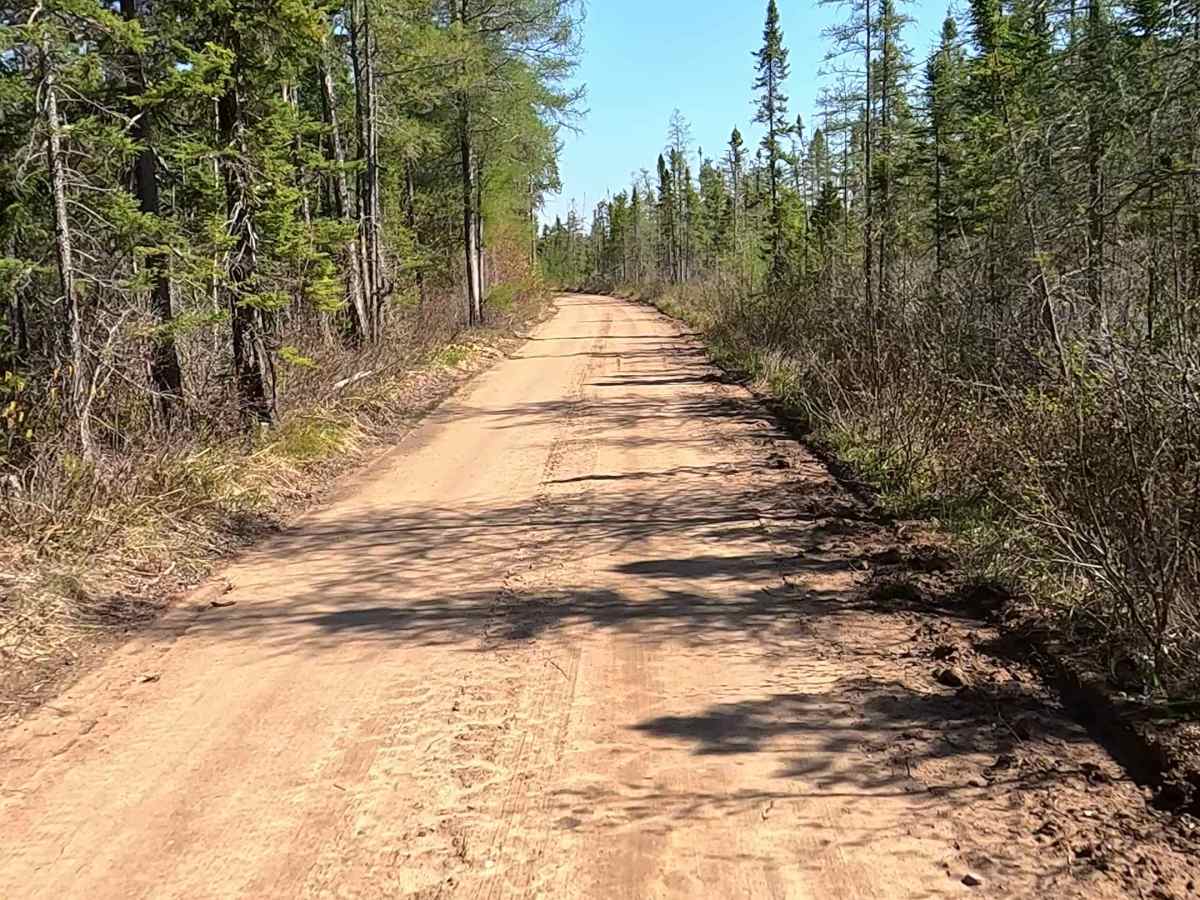 North Laurie Lakes Road / North Preachers Road   photo 6