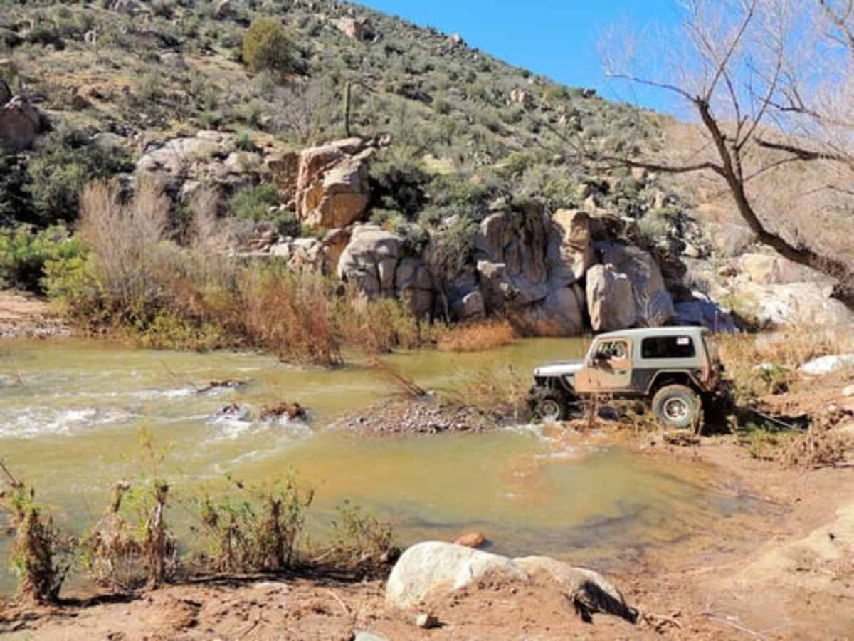 Salt River Canyon trail photo