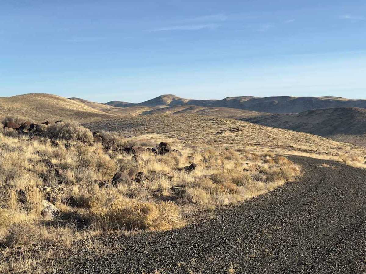 Christmas Lake Valley and Fossil Lake photo 2