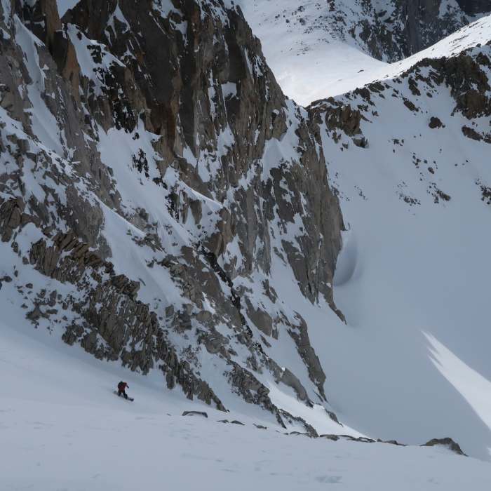 Riding down Wind River Peak on bouncy snow. Near Wind River Peak Trail