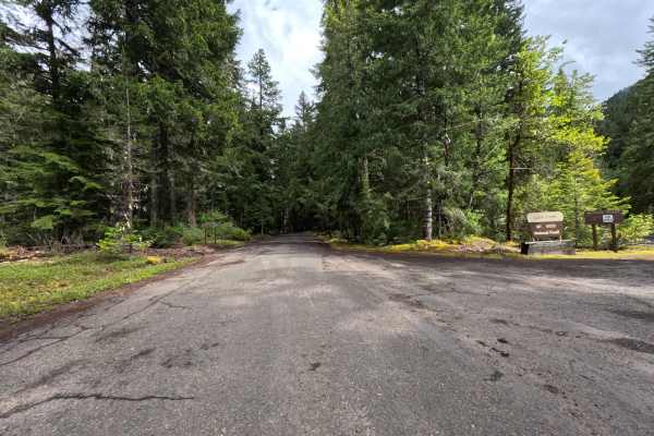 Burnt Lake Trailhead - FS 1825109