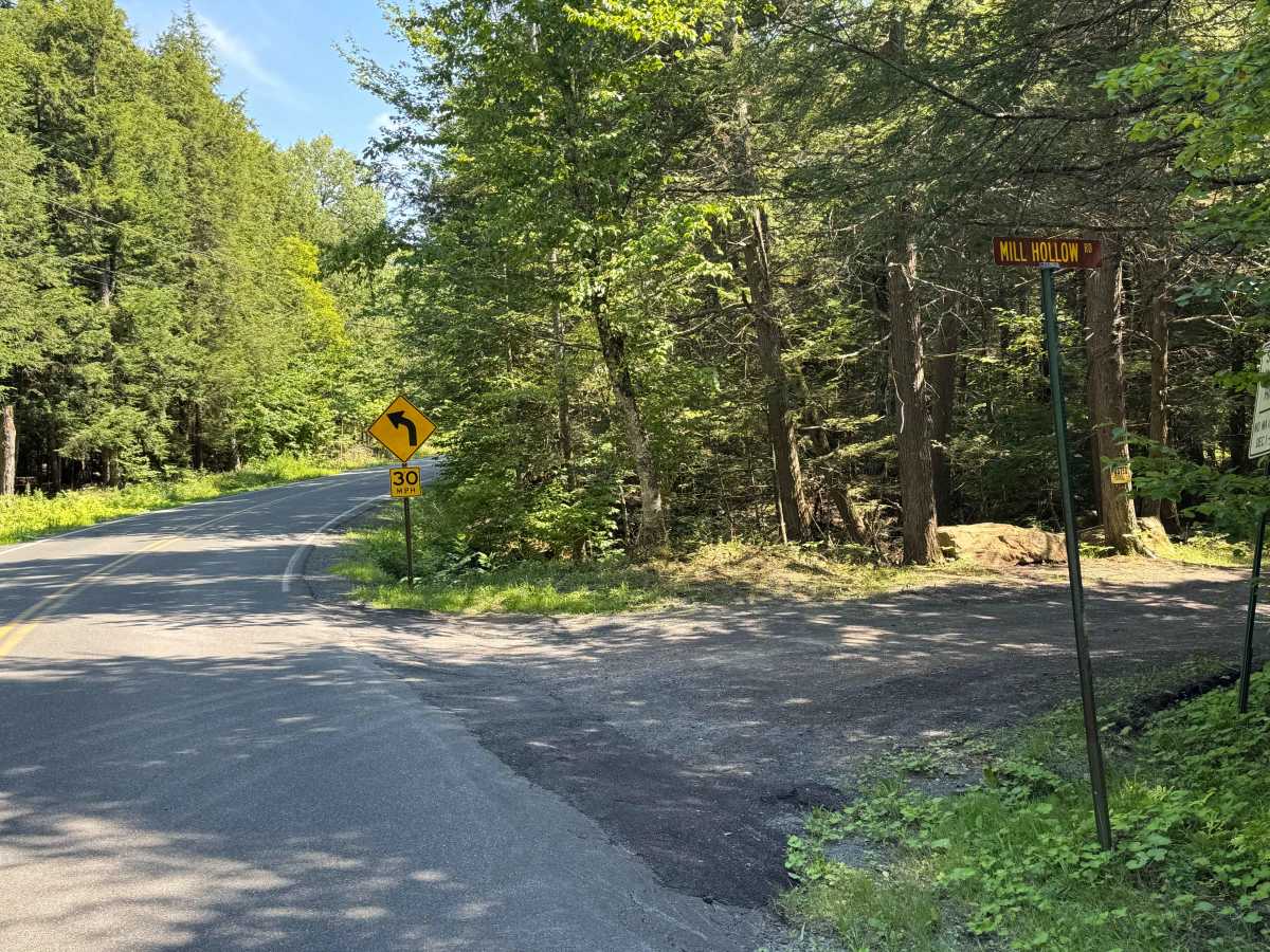 Mill Hollow Road trail photo