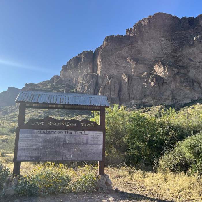 Near Shaka Cave via the Lost Goldmine Trail