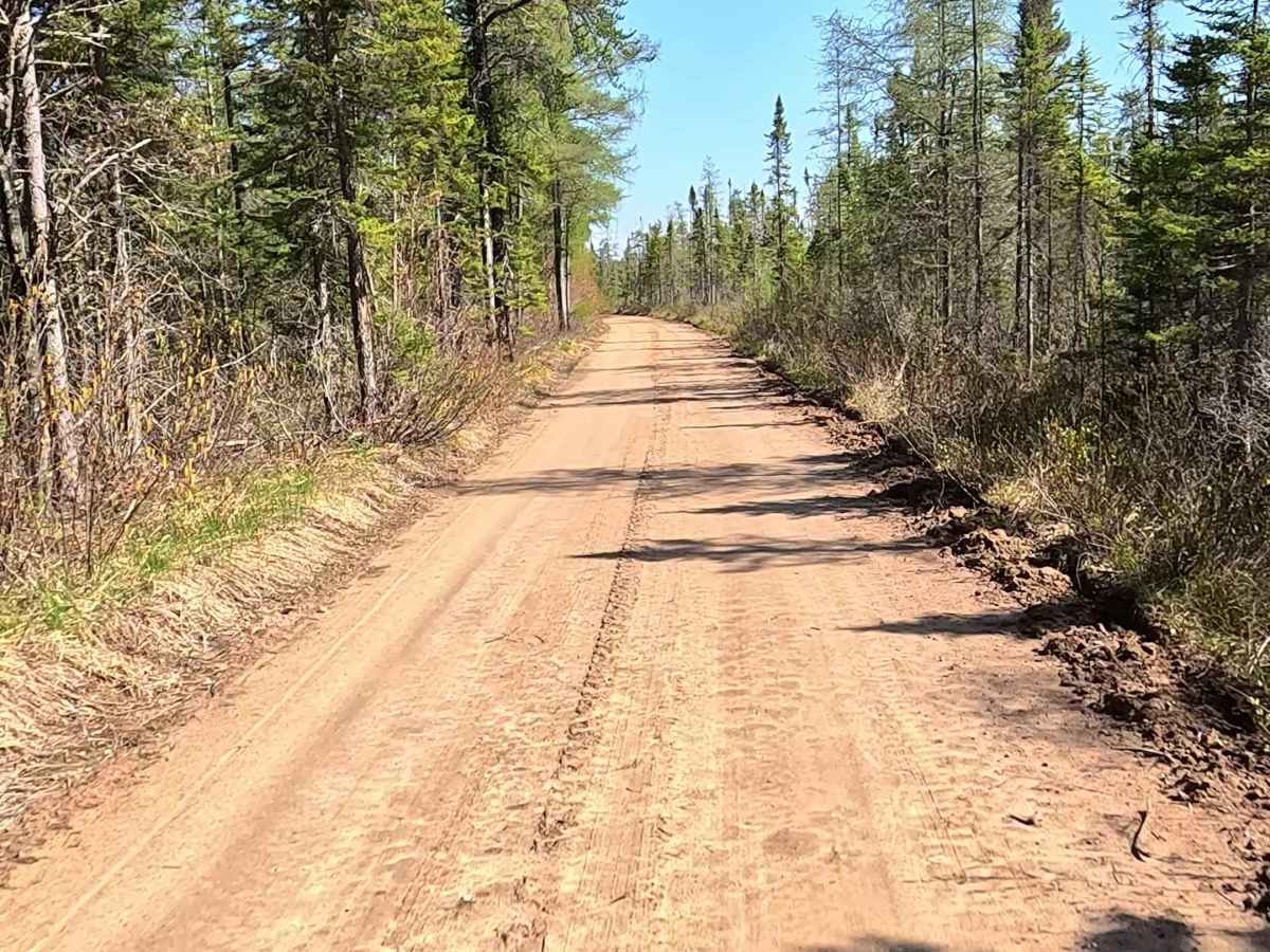 North Laurie Lakes Road / North Preachers Road   photo 5