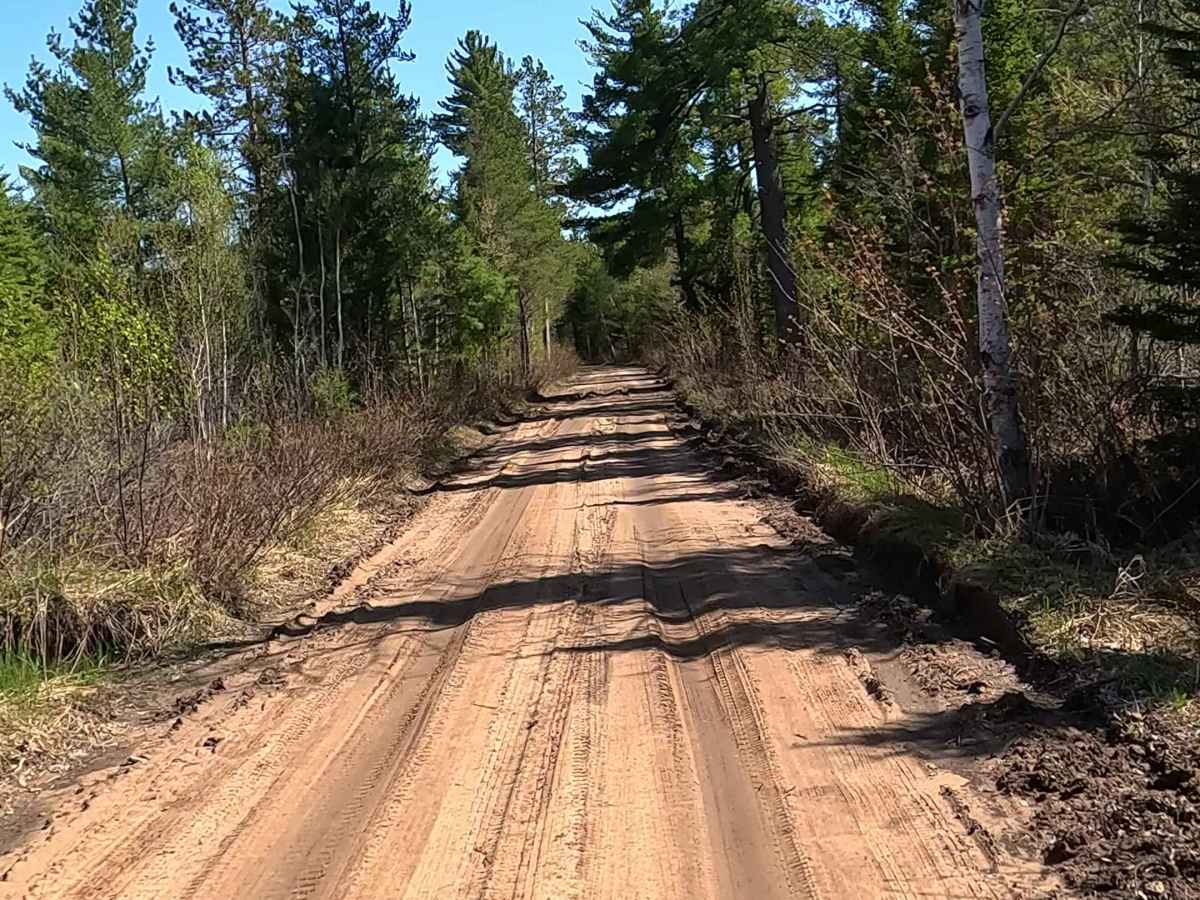 North Laurie Lakes Road / North Preachers Road   photo 3